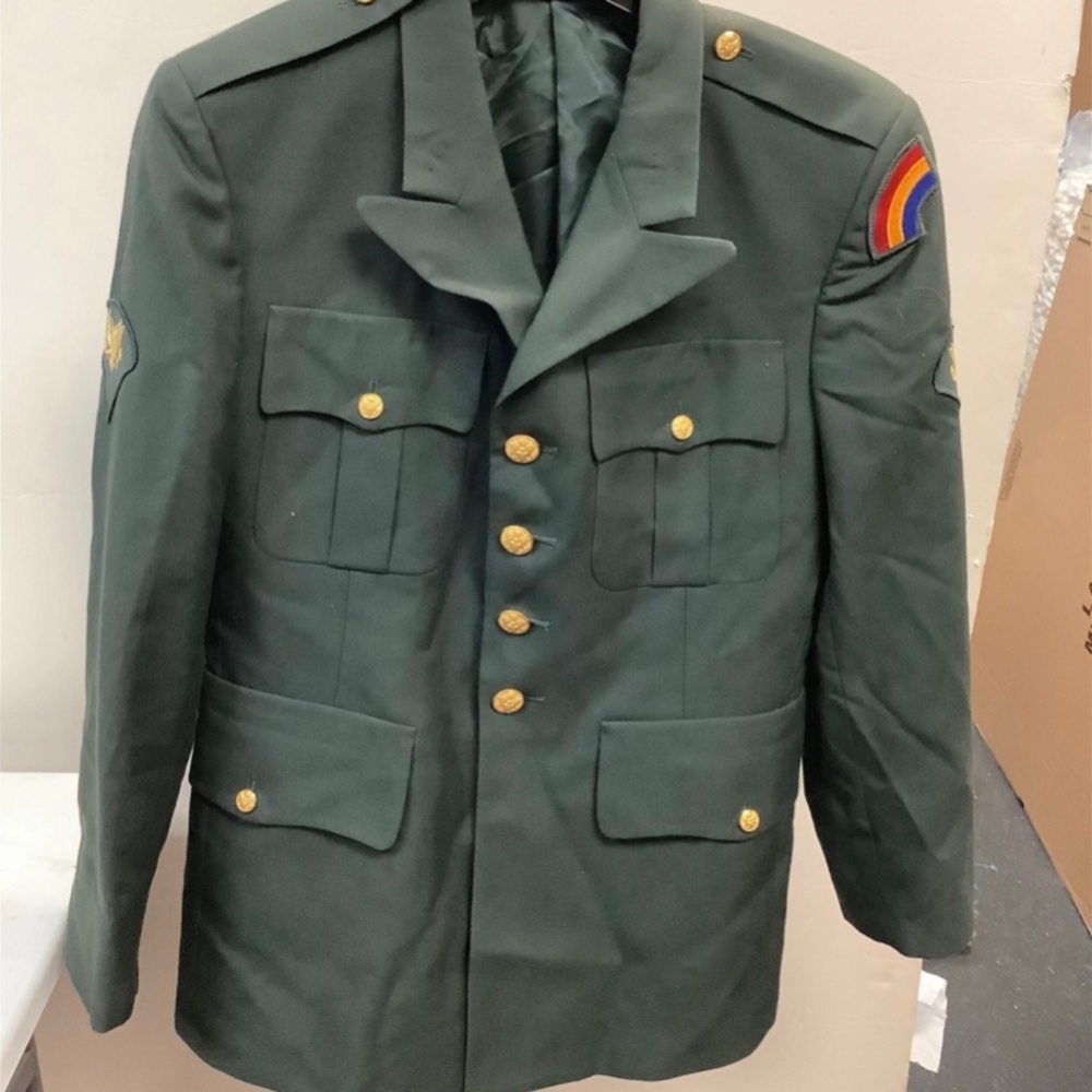 Mens‎ army green button up